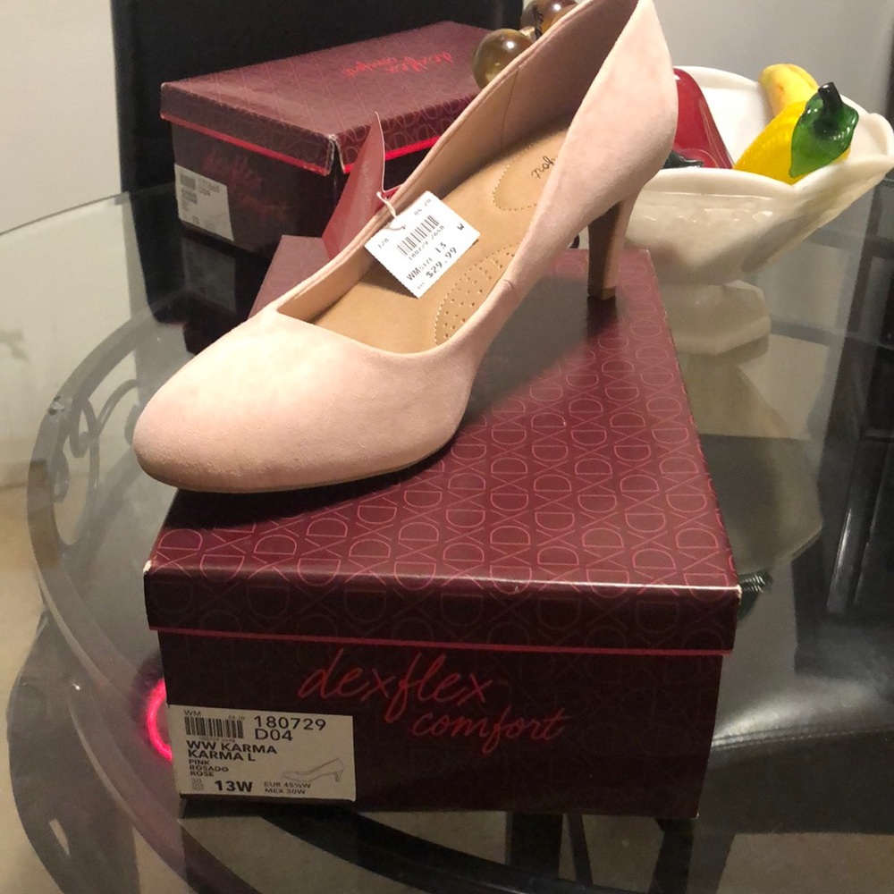 Size 13 wide pink salmon pumps